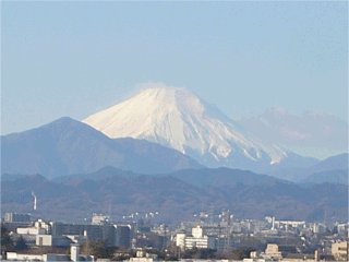 ベランダからくっきり見えた元日の富士山
