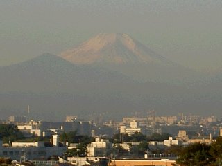 ベランダからの富士山の眺め：朝